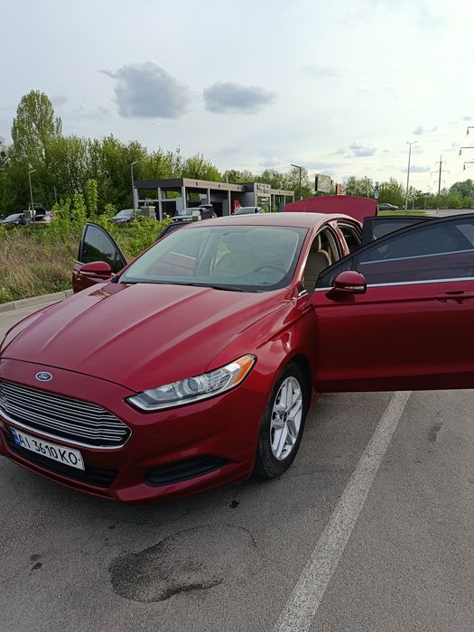 Форд Фьюжн автомобіль