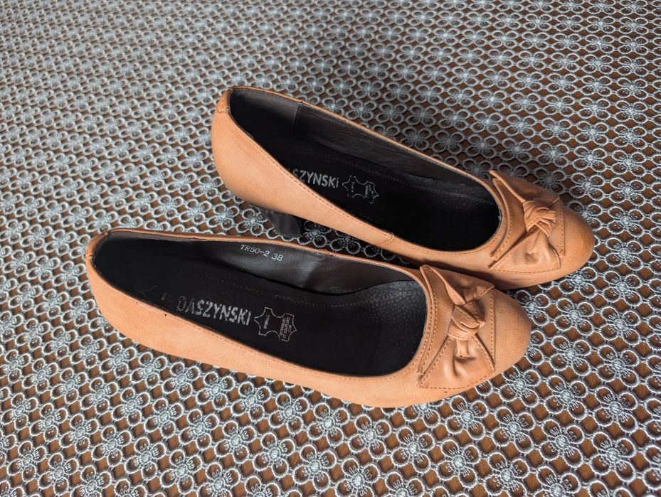 Sprzedam buty na obcasie 38