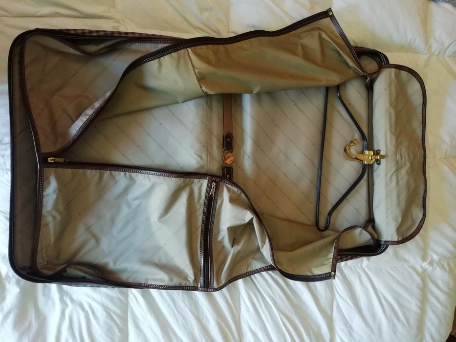 Porta fatos para viagem (mão e tiracolo)