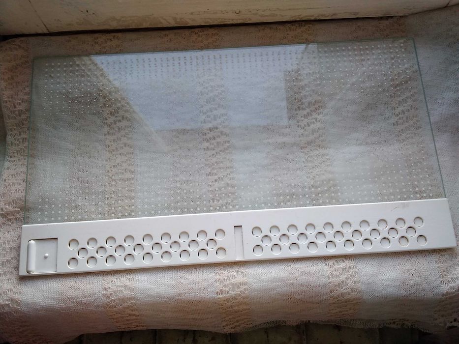 Полки  и  направляющие к холодильнику AEG  3 шт.