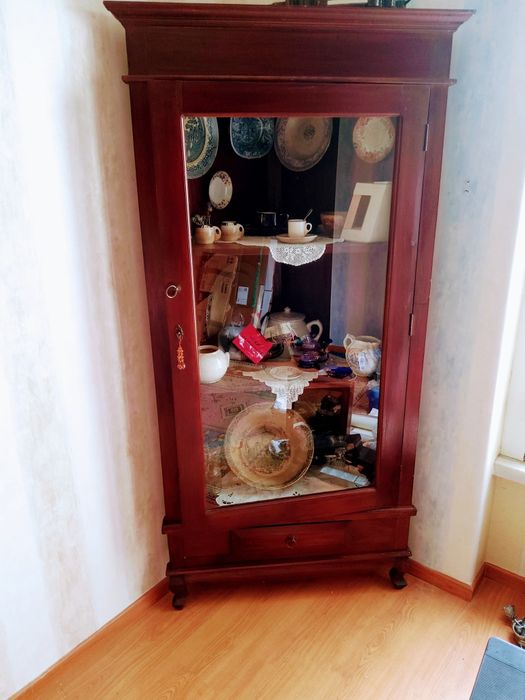 Vitrine de Canto de Madeira Maciça64739970414593120