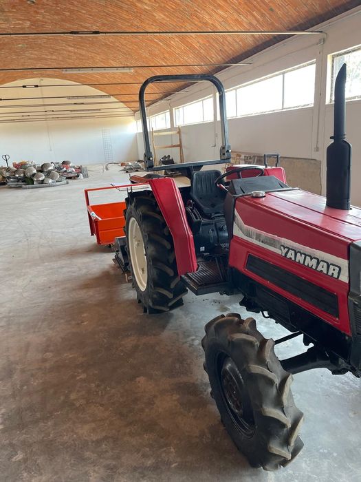 Trator YANMAR FX28D com arco segurança