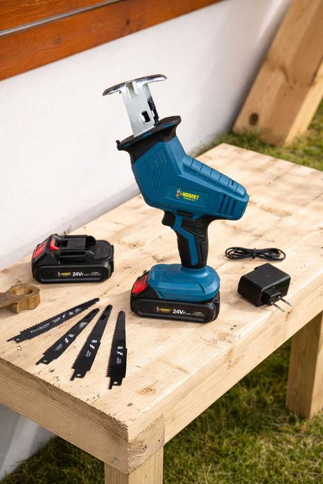 Akumulatorowa piła szablasta wyrzynarka lisica lisi ogon 24V 4Ah 2xaku