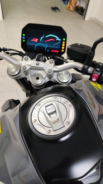 BMW F900R Dynamic ESA