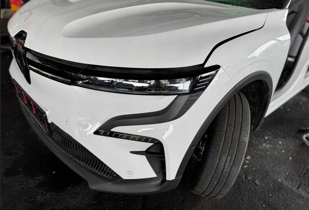 Renault Megane E-Tech Бампер запчастини до меган е-теч детали