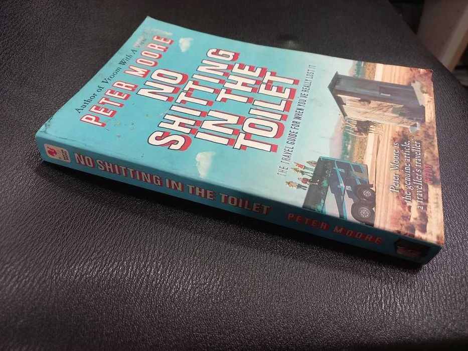 Livro "No Shitting in the Toilet" de Peter Moore