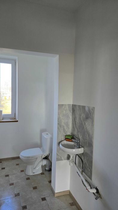 Добротний напівособняк з ремонтом та ділянкою у чудовому місці