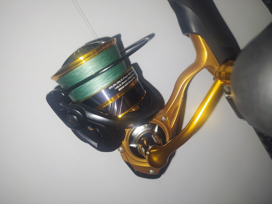 Vendo daiwa aird 5000 usado mas pouco uso já com multifilamento 8 linh