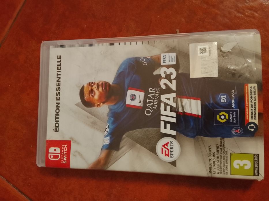 Jogos FIFA 23 e 18 para a Nintendo switch com pouco uso