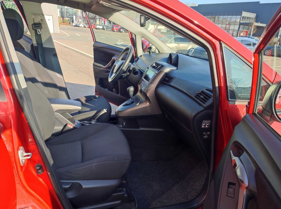 Toyota Verso 2.2 л. 7 місць