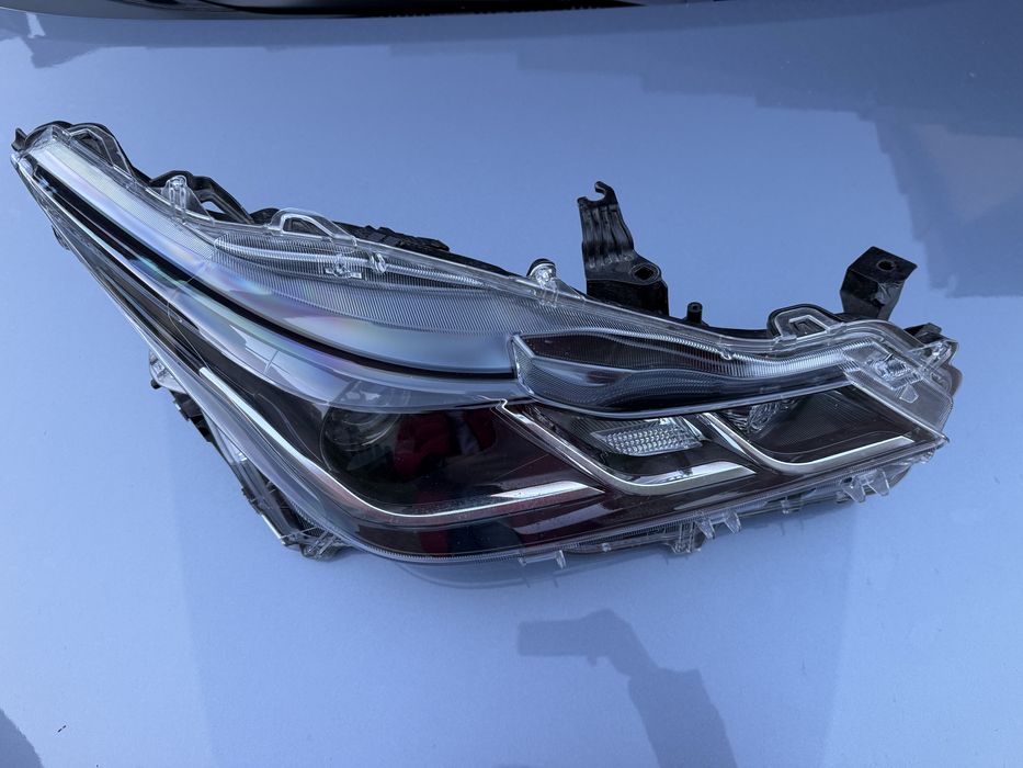 Reflektor, lampa prawy przod TOYOTA COROLLA E21