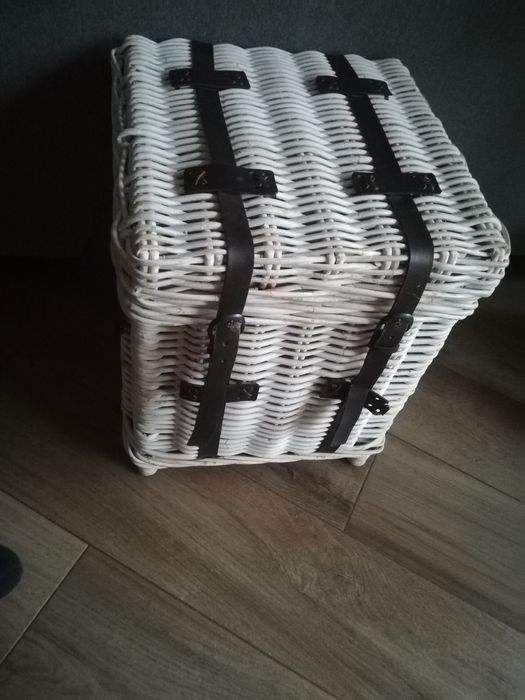 Kosz, skrzynia wiklinowa zamykana