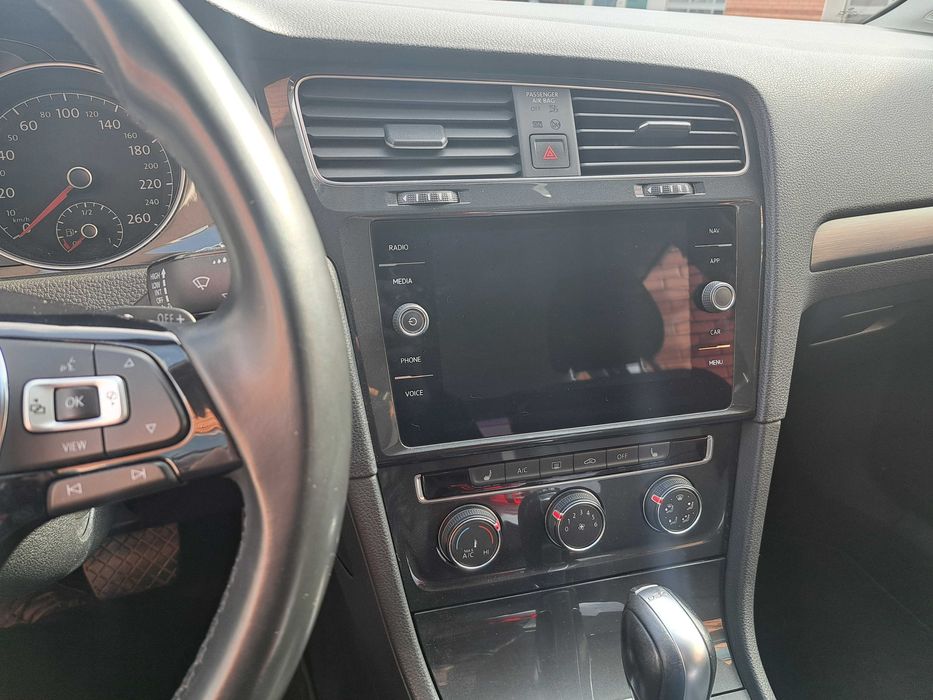 Автомобіль Volkswagen Golf