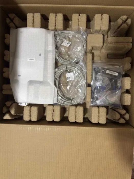 Гибридный инвертор GoodWe GW6000- ES-20 и аккумуляторная батарея