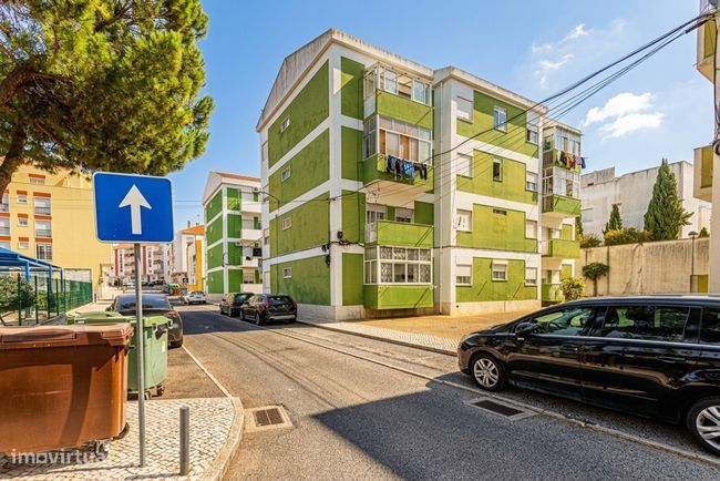 Apresento apartamento T3 com 2 varandas, localizado em Azambuja