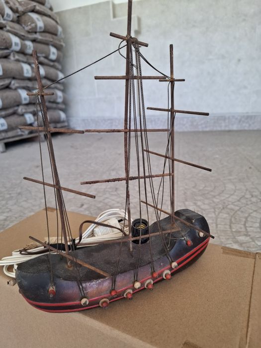 Candeeiro barco muito antigo