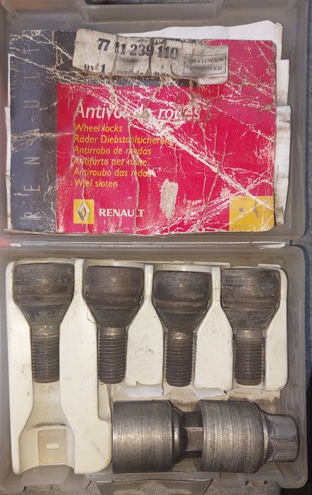 Набір секретні болти оригінал  Рено