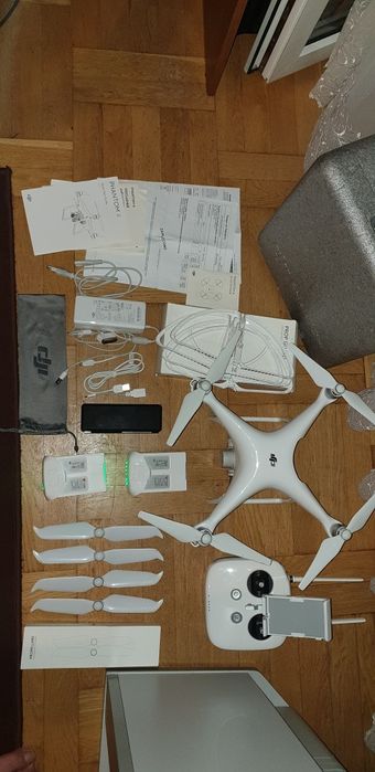 DJI phantom 4 + 2 baterii + osłony śmigieł