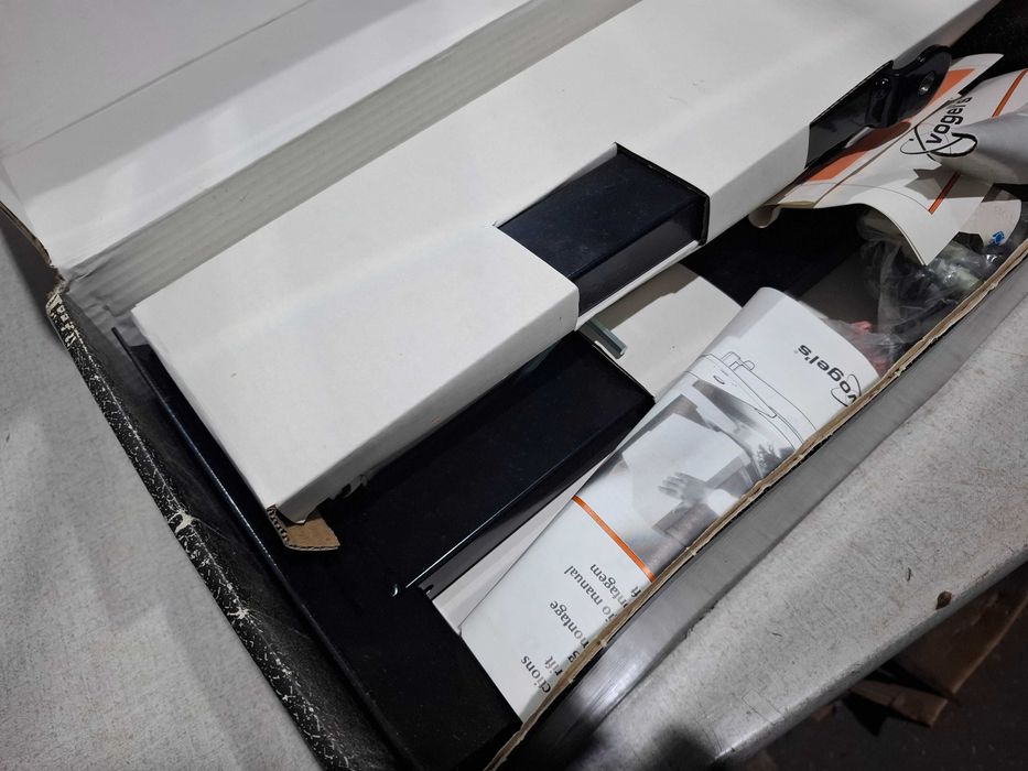 Uchwyt ścienny do TV lub projektora Vogels TVB370