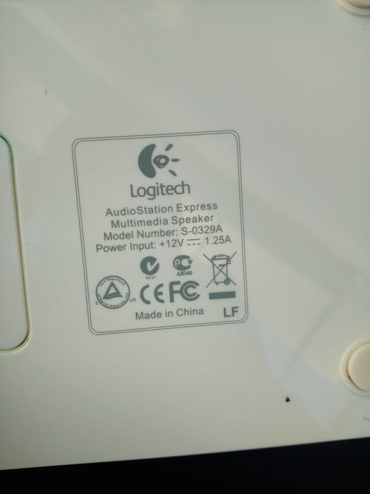 Coluna amplificadora de som para leitor de  MP3, Logitech