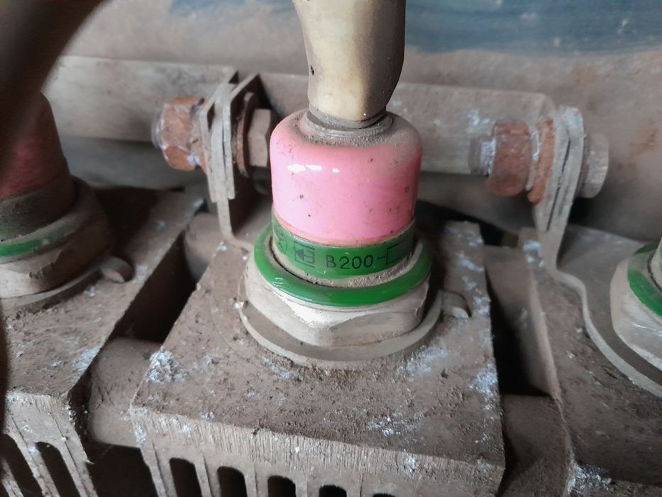 Діоди з радіаторами,теристори,дроселя