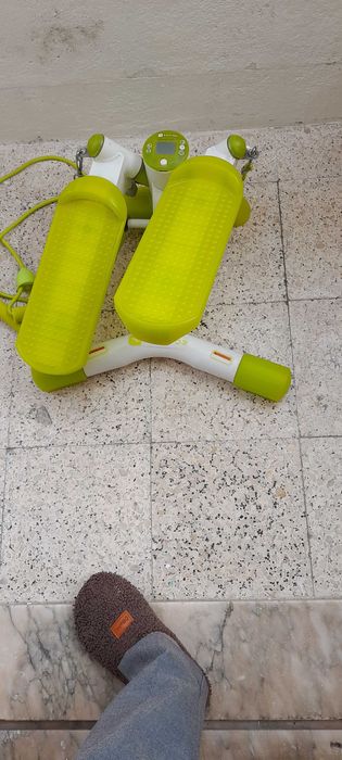 Step amarelo como novo