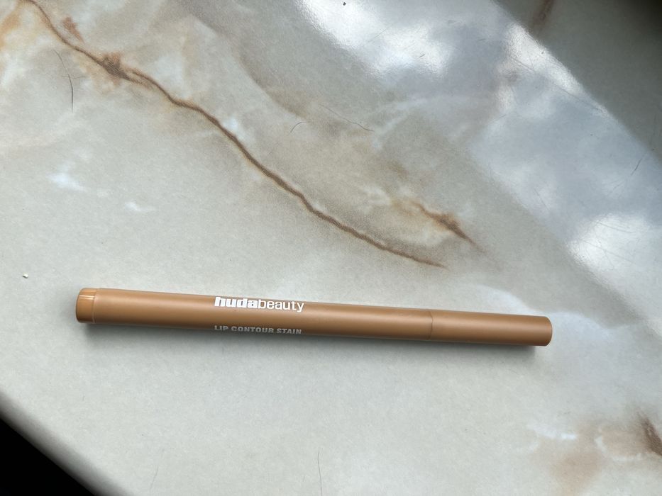 Huda beauty stain usta lip contour