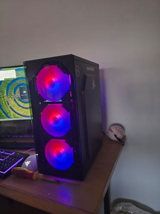 PC Gamer Preto com boas componentes