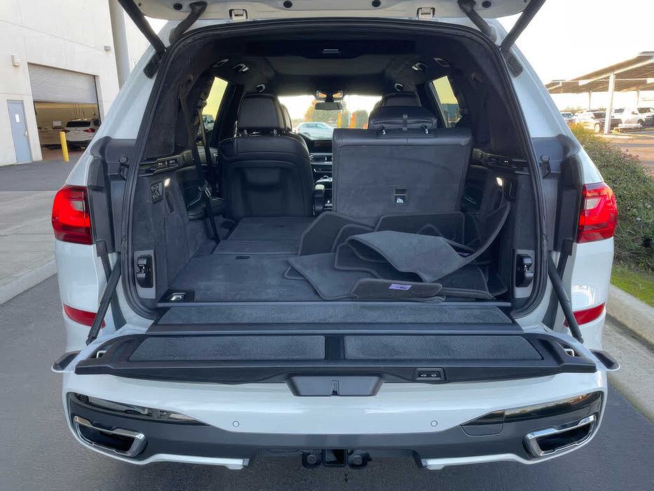 BMW X7 xDrive50i      2019