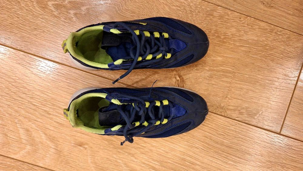 Sprzedam sportowe buty 4F dla chłopca rozmiar 34.