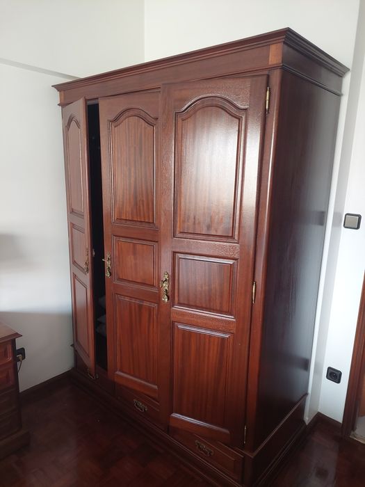 Quarto completo em madeira