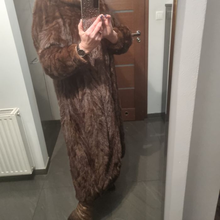 Futro z  norek brązowe, długie,