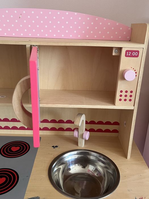 Cozinha de madeira rosa