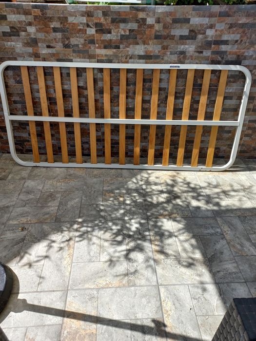 Estrado de Ripas Solteiro (183x80 cm))