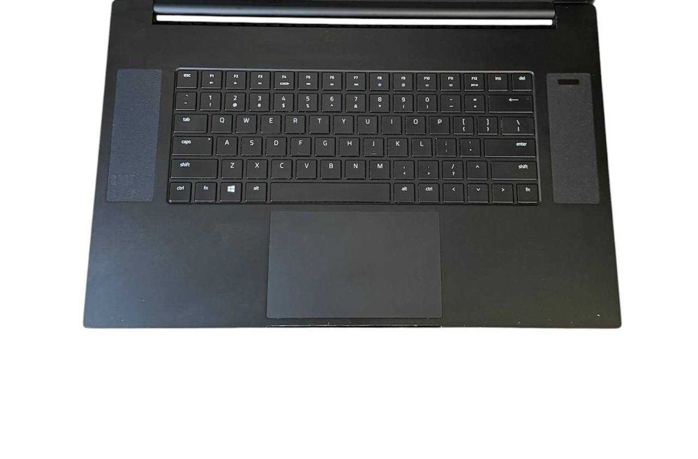 Ноутбук Razer Blade Pro 17 i7-9750H (6 ядер та 12 потоків) / RTX 2070 8gb / 16gb ddr4 / 512gb ssd / 17.3 IPS Full HD 1920x1080 144Hz