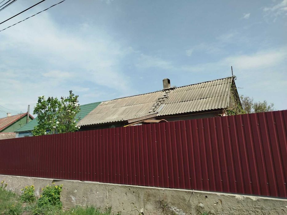 Участок с домом  в самом центре Великодолинского