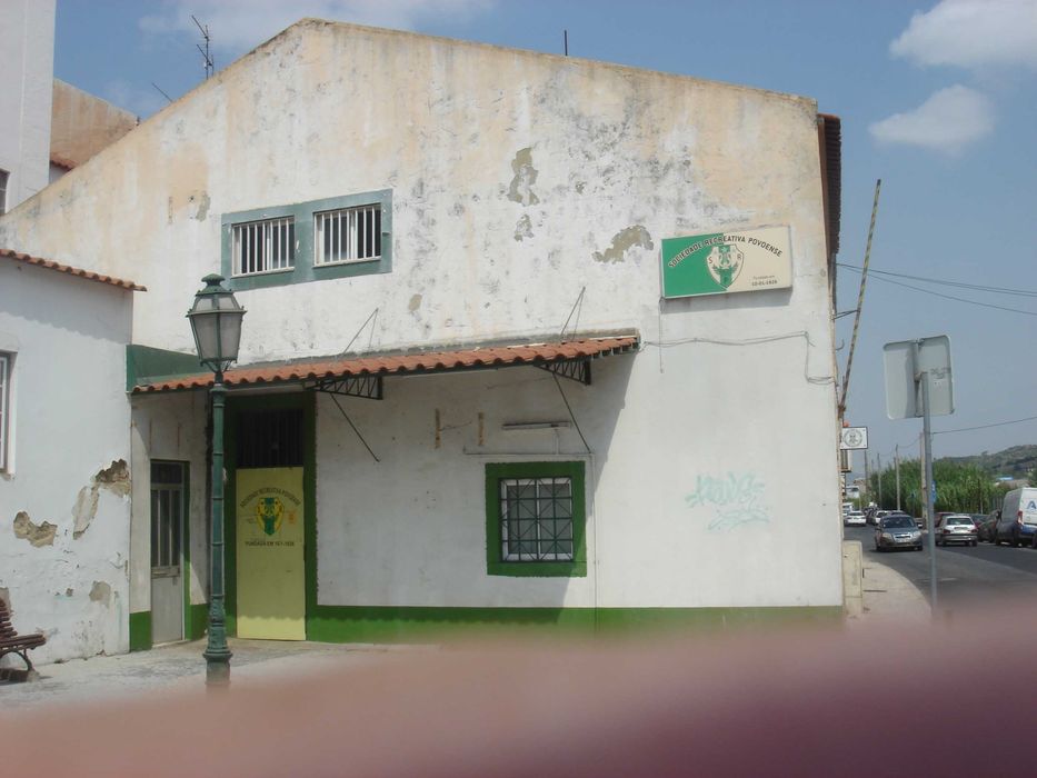 Junto à Igreja Matriz ; Póvoa Santo Adrião