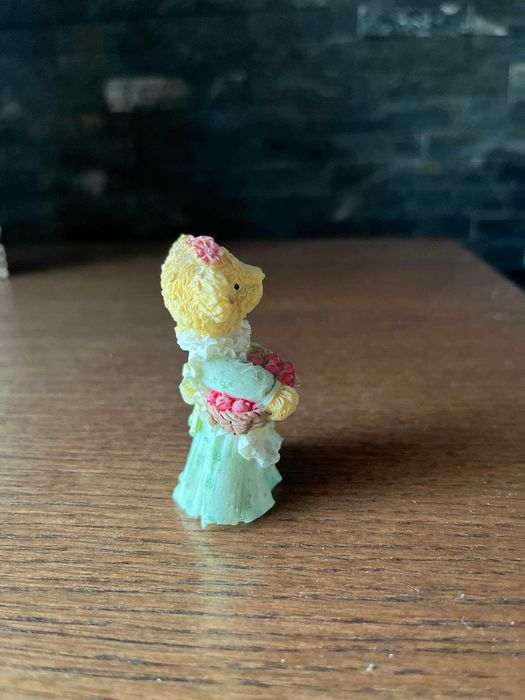 Miś mama z koszem mini figurka 6 cm