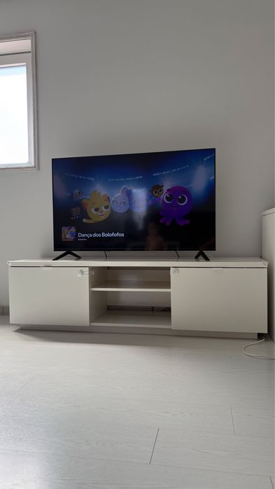 Movel de TV branco IKEA