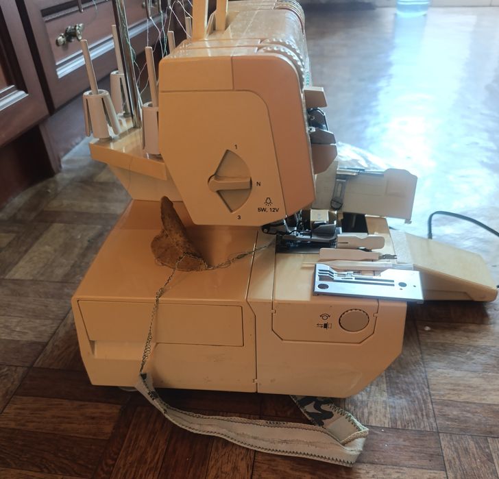 Продаю оверлок PFAFF hobbylock 4870
