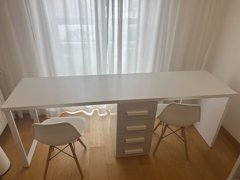 Mesa de secretária para 2 ou mais pessoas