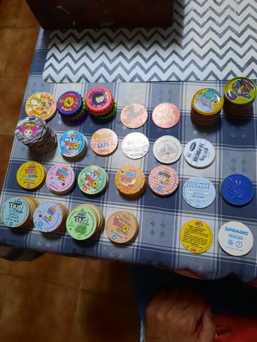 Tazos variados..