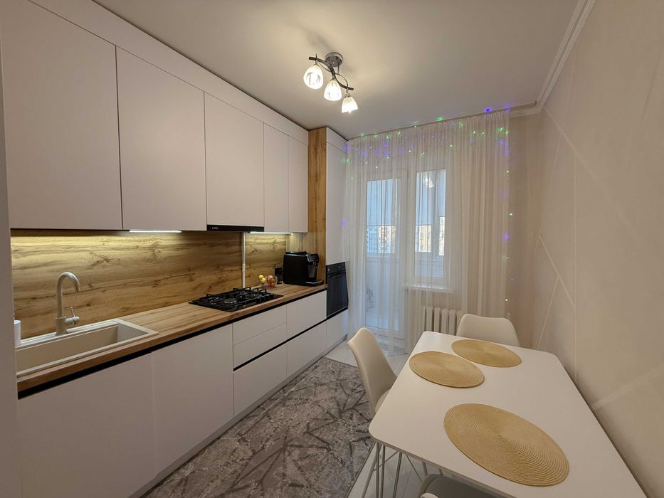 Продаж 3-кімнатної квартири з якісним ремонтом. Євгена Коновальця, 10