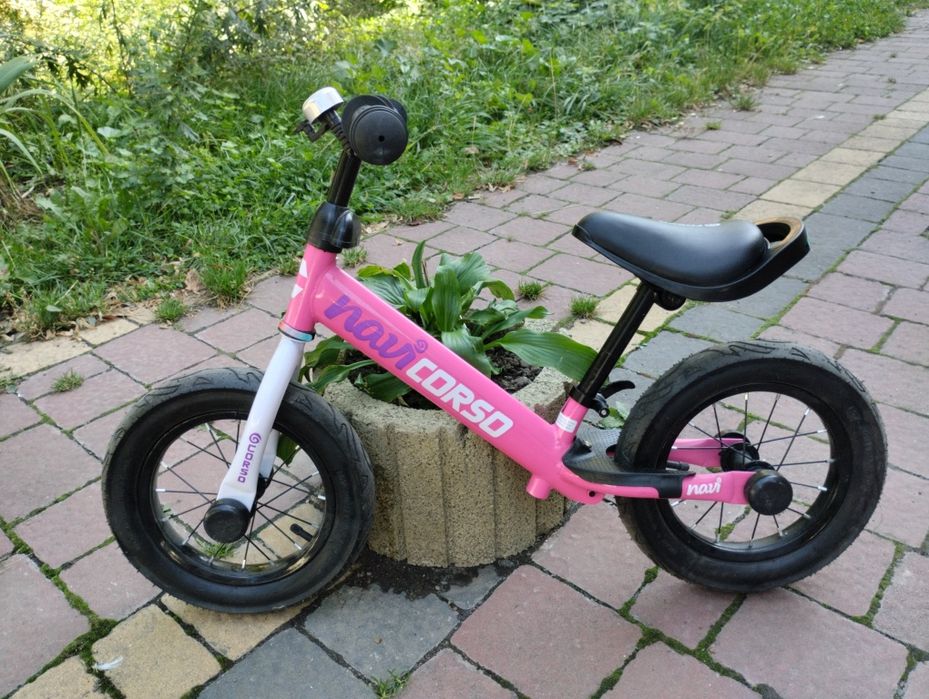 Дитячий біговел для дівчинки