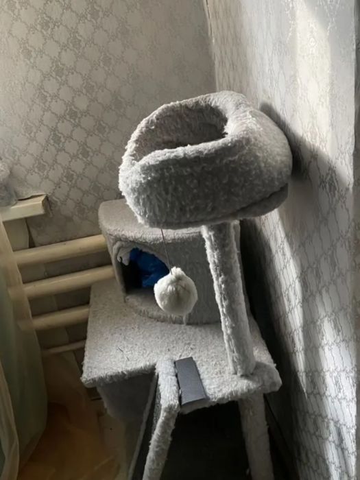 Домик для кошек серый