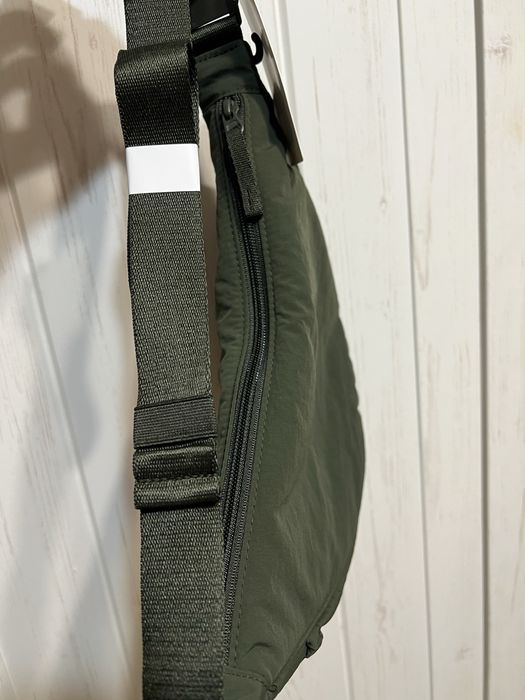 Сумка бананка Uniqlo