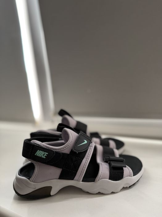 Сандалі жіночі Nike Wmns Canyon Sandal White/Black CV5515-500