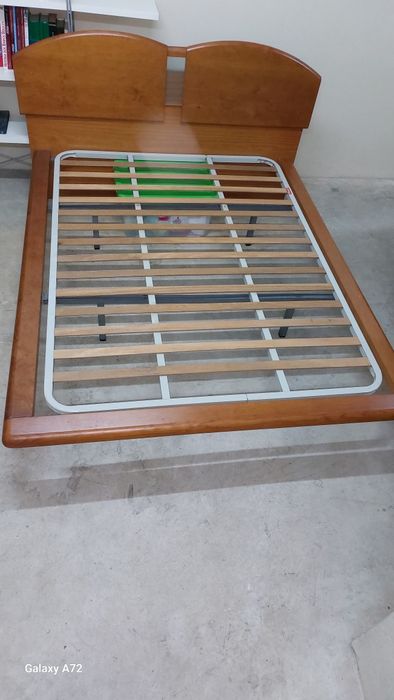 Cama de casal com 2 mesas de cabeceira64285527082370120