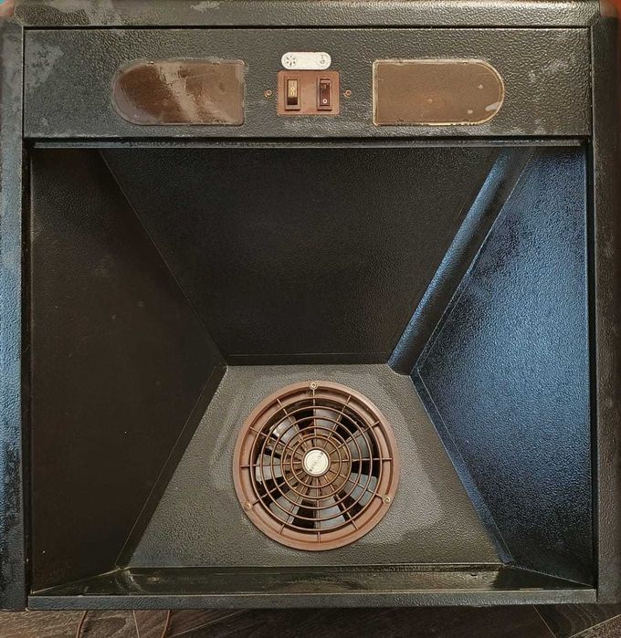 Настінна кухонна витяжка ELEYUS