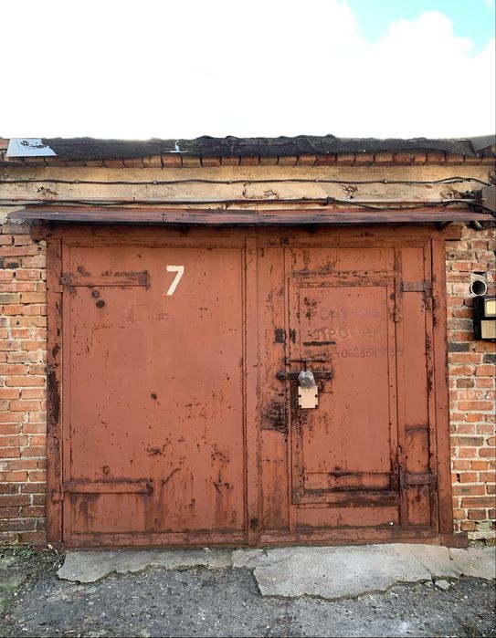 Продам цегляний гараж у ГК “Восход” з сухим теплим погребом — 18 м²